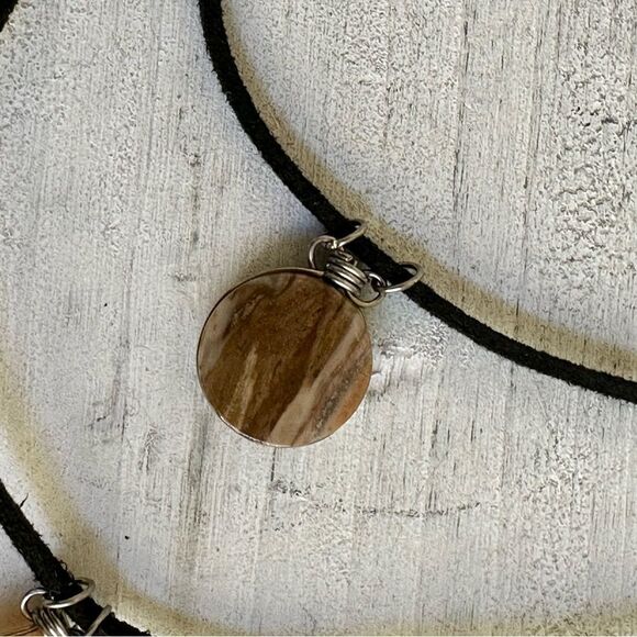 Agate double pendant necklace on black cord - Picture 5 of 10